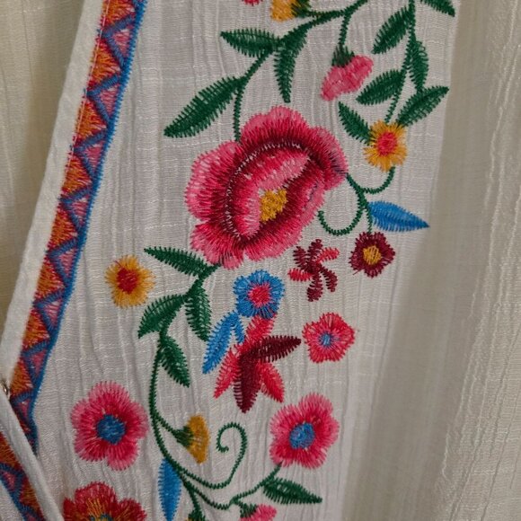 Umgee White Floral Embroidered Smocked Waist Midi Dress Slit Side Size M - Picture 5 of 9